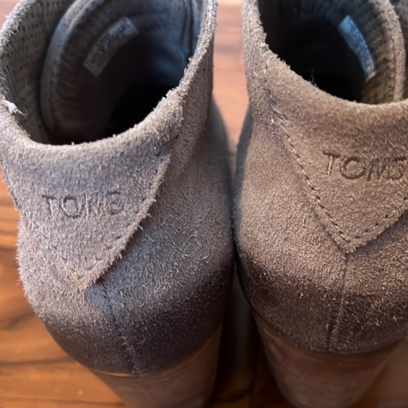 Tom’s faux suede tie-up booties - Picture 4 of 7